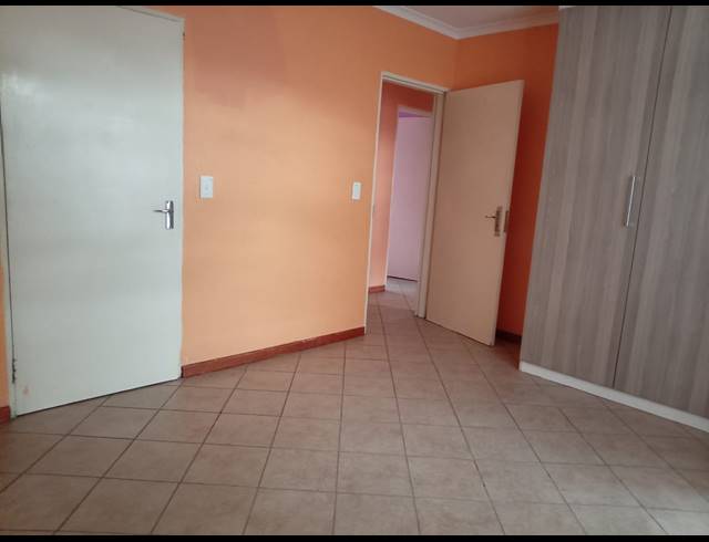 6 BEDROOM HOUSE FOR SALE IN COSMO CITY